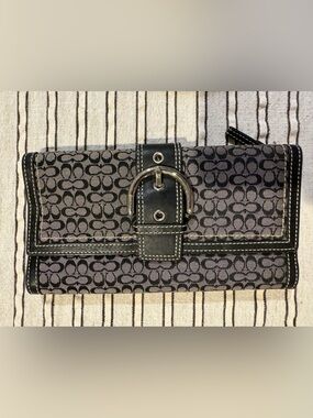 Coach Gray & Black Signature Vintage Buckle Soho Wallet